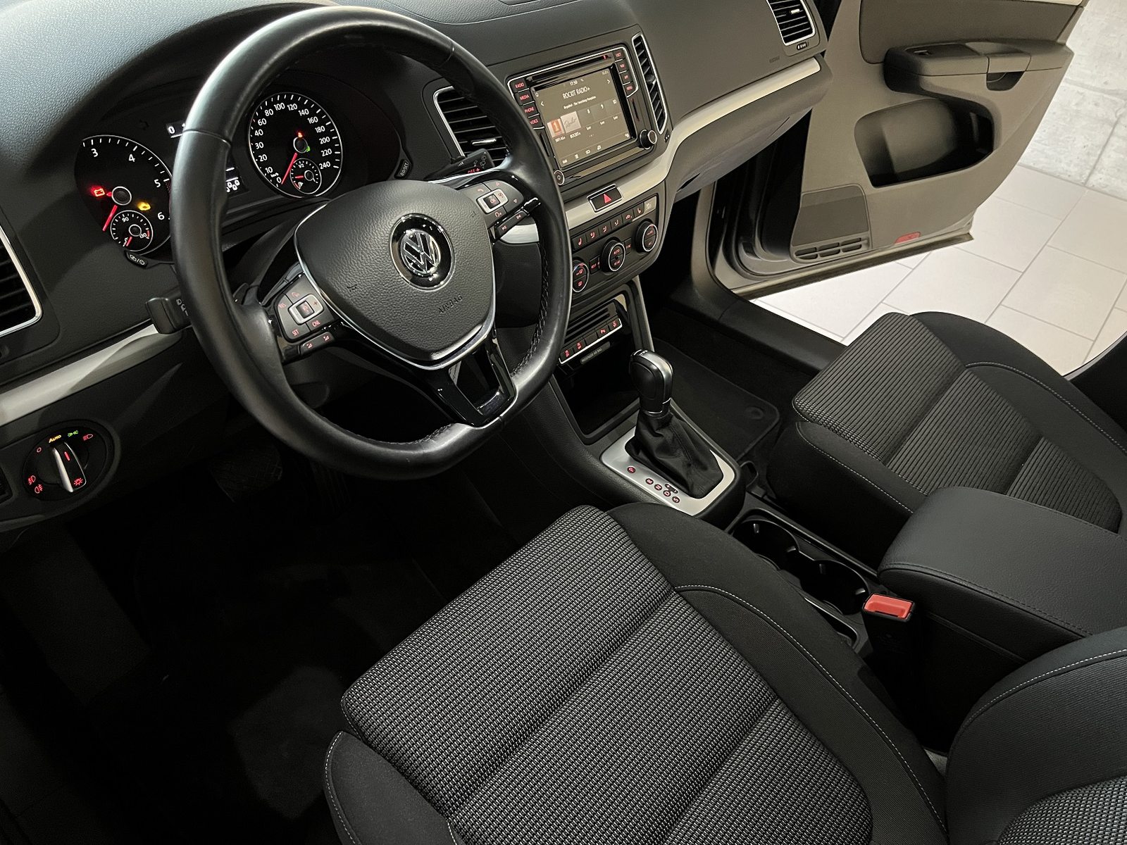 VW Sharan Comfortline, Diesel, Occasion / Gebraucht, Automatik - 3