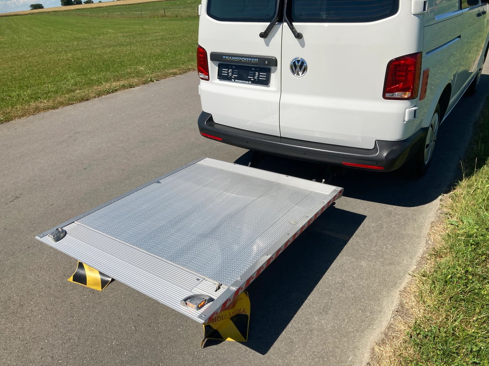 VW T6.1 2.0 TDI **mit Hebebühne**, Diesel, Occasion / Gebraucht, Handschaltung - 3