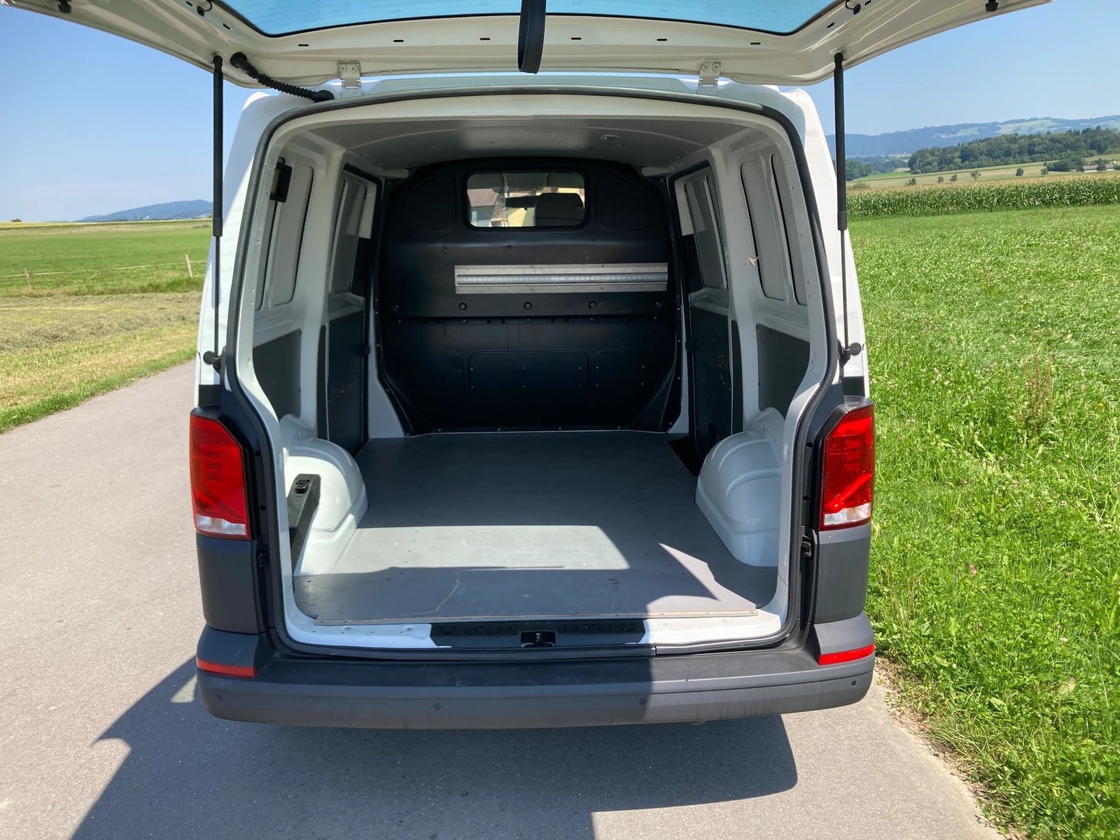 VW T6.1 2.0 TDI 4Motion **2 Schiebetüren / 3- Sitze**, Diesel, Occasion / Utilisé, Manuelle - 5