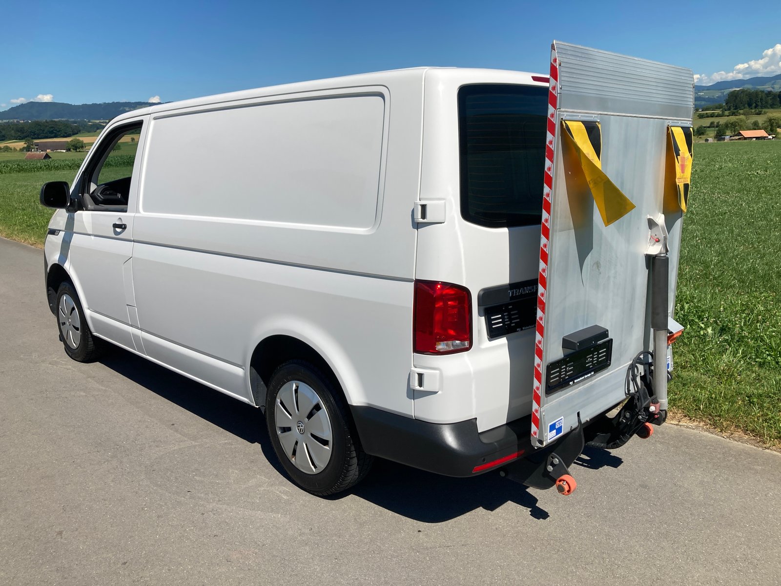 VW T6.1 2.0 TDI mit Hebebühne