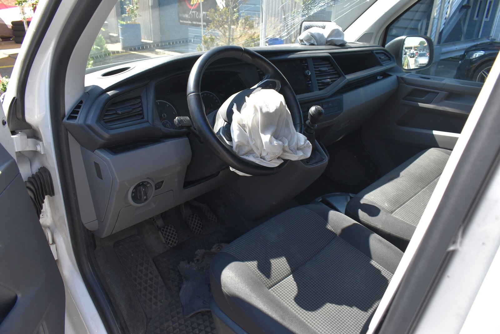 VW T6.1 2.0 TDI, Diesel, Second hand / Used, Manual - 3