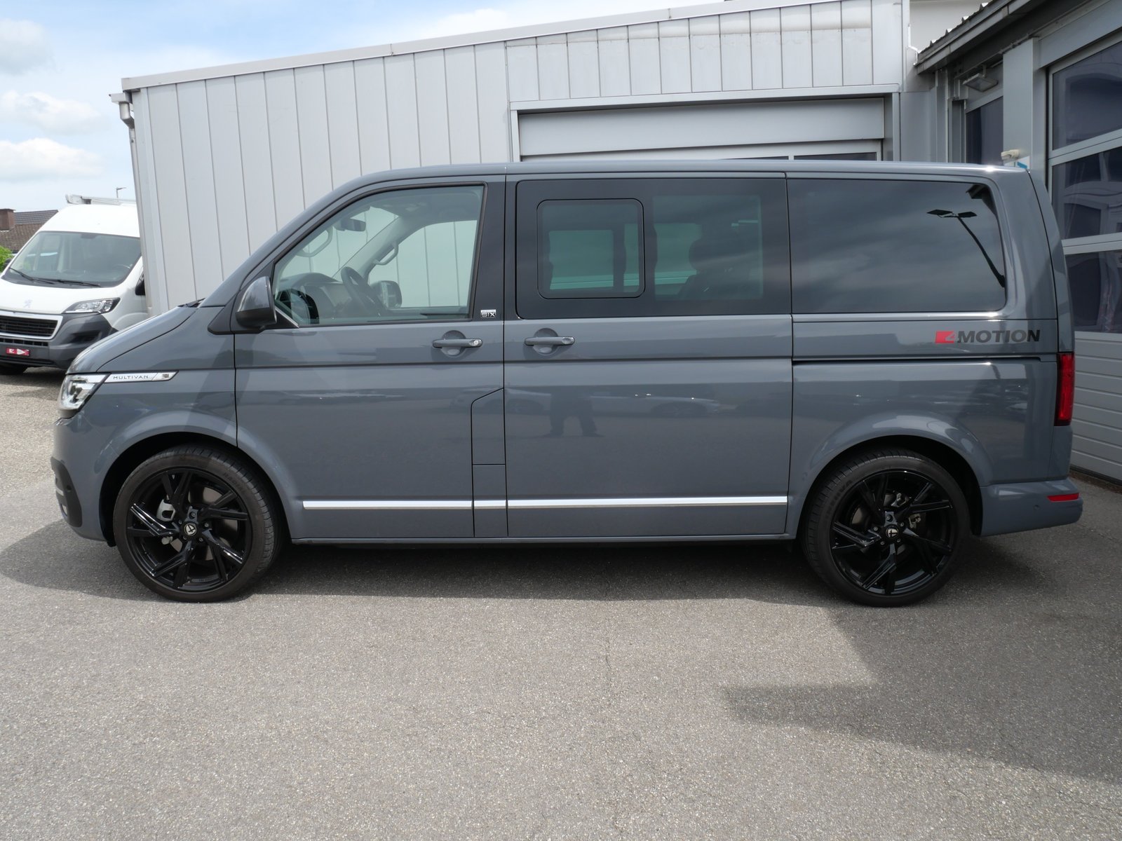 VW T6.1 Multivan 2.0 Bi-TDI Generation Six Highline 4Motion, Diesel, Second hand / Used, Automatic - 2