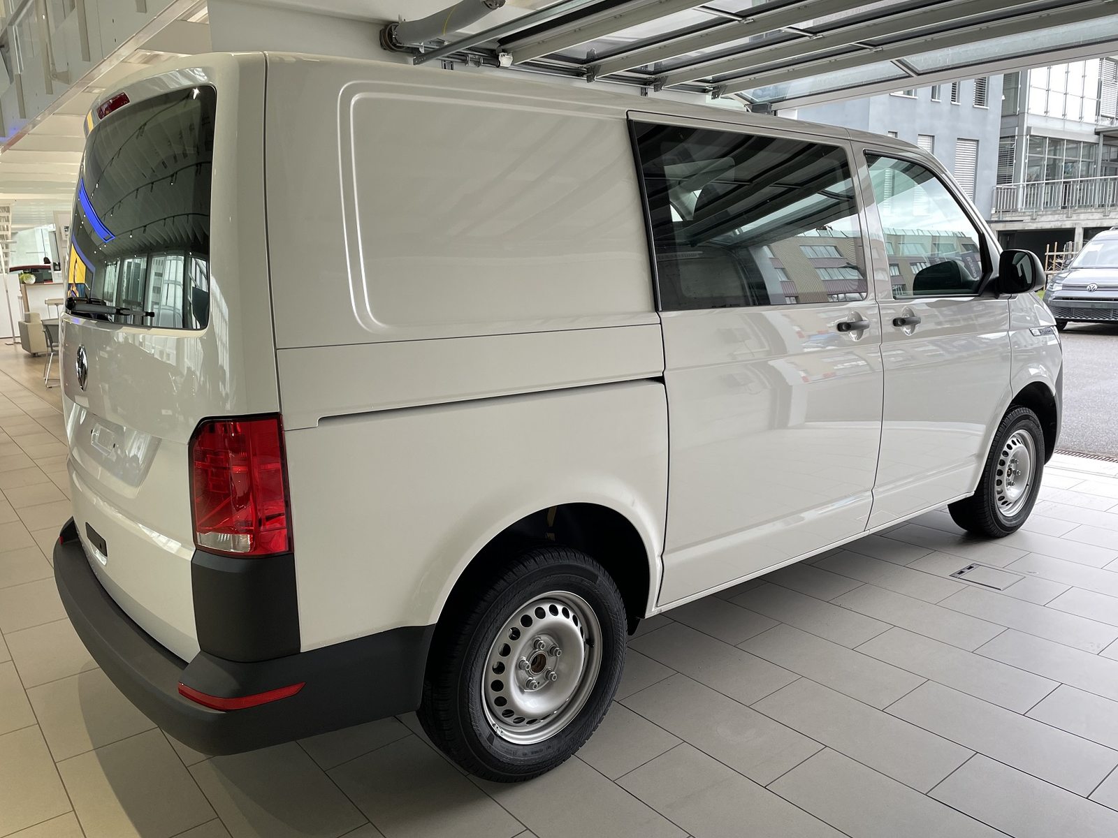 VW Transporter 6.1 Kombi RS 3000 mm, Diesel, Occasion / Gebraucht, Handschaltung - 2