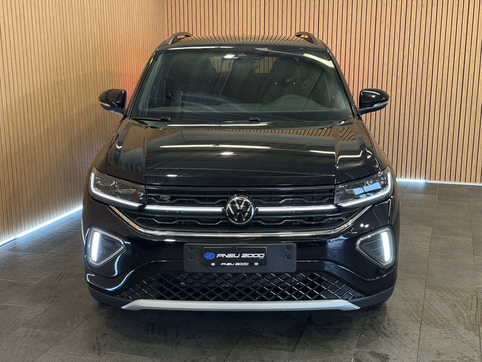 VW T-Cross 1.0 TSI EVO R-Line DSG *Deep Black*, Benzin, Neuwagen, Automatik - 2