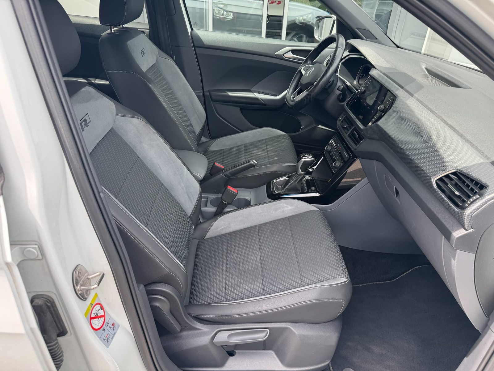 VW T-Cross Style, Petrol, Second hand / Used, Automatic - 3