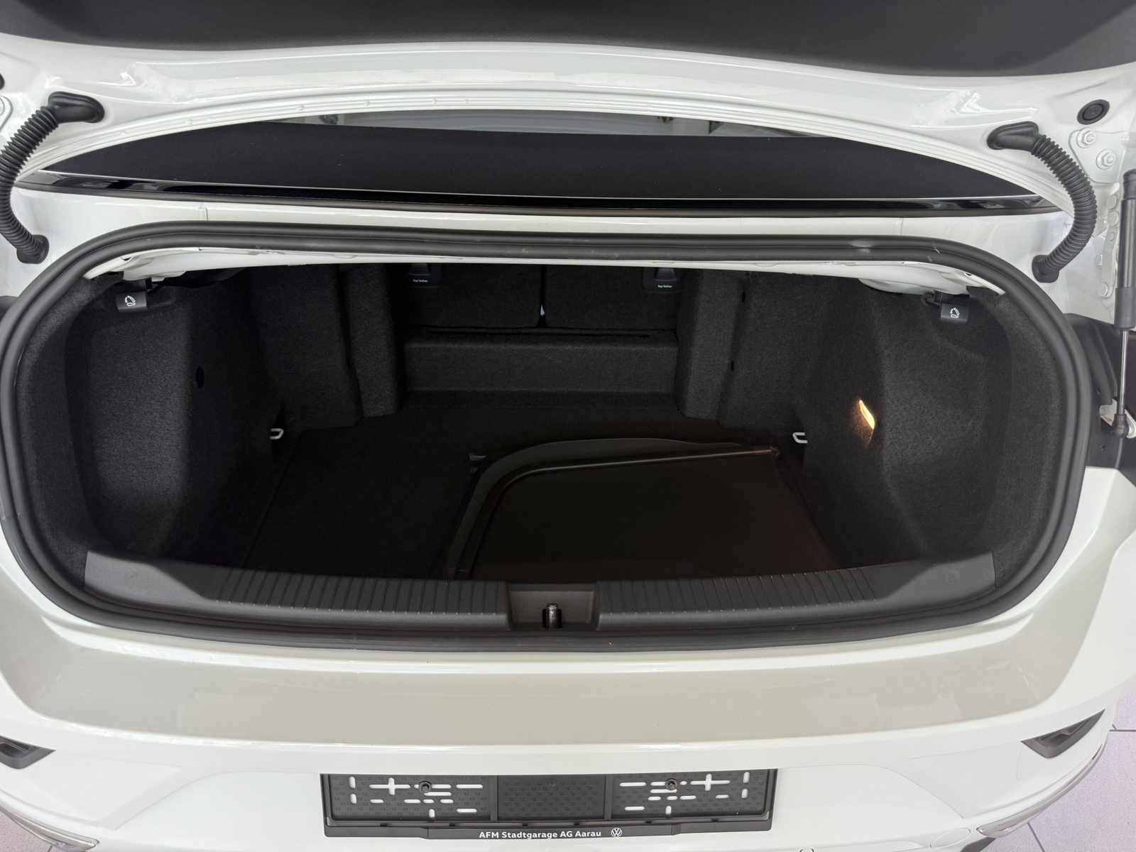 VW T-Roc Cabriolet R-Line, Benzin, Occasion / Gebraucht, Automatik - 6