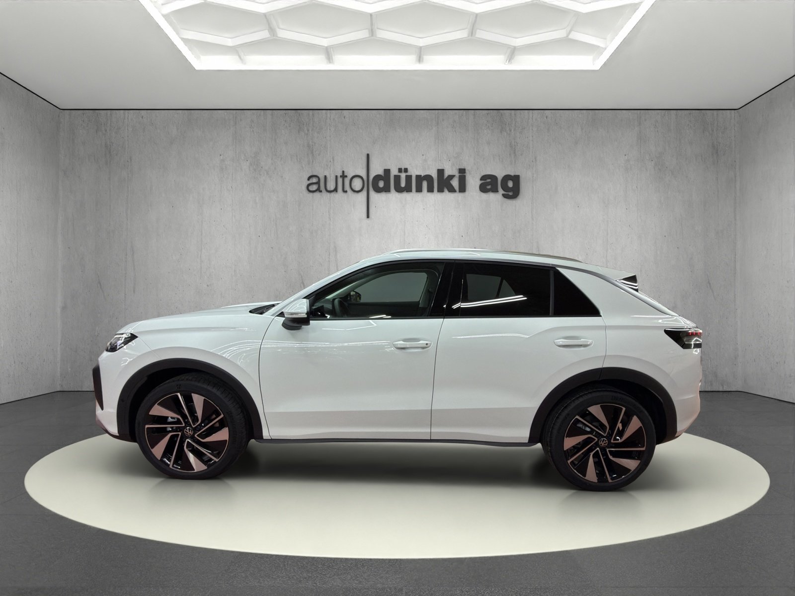 VW T-Roc 1.5 eTSI mHEV Style DSG, Petrol, New car, Automatic - 2