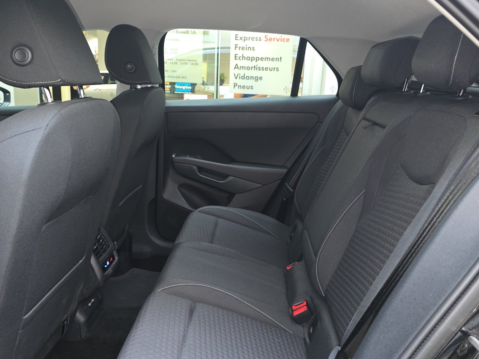 VW T-Roc 1.5 eTSI mHEV Life DSG, Benzin, Occasion / Gebraucht, Automatik - 6