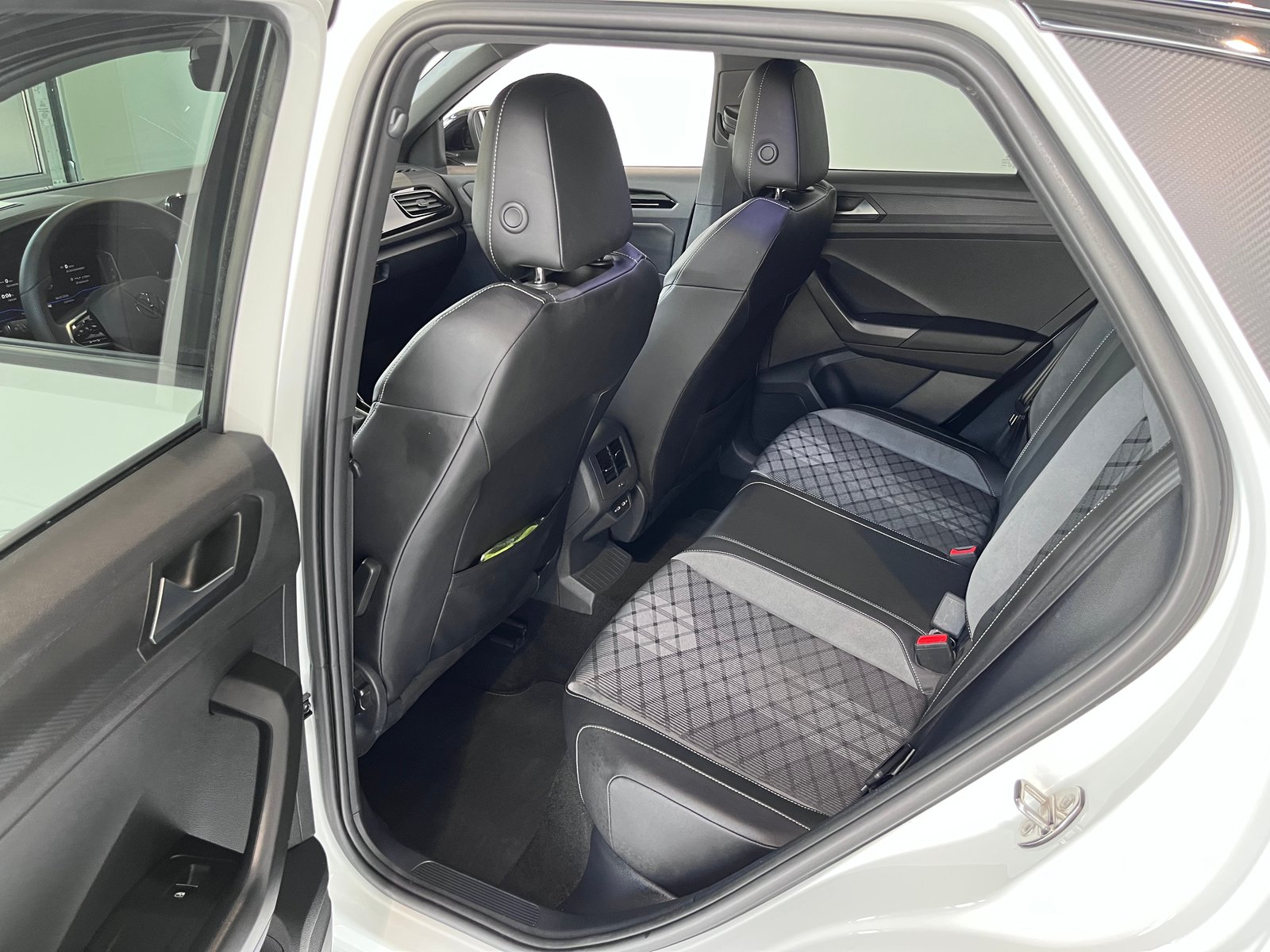 VW T-Roc 2.0 TSI R-Line DSG 4Motion, Benzin, Occasion / Gebraucht, Automatik - 7