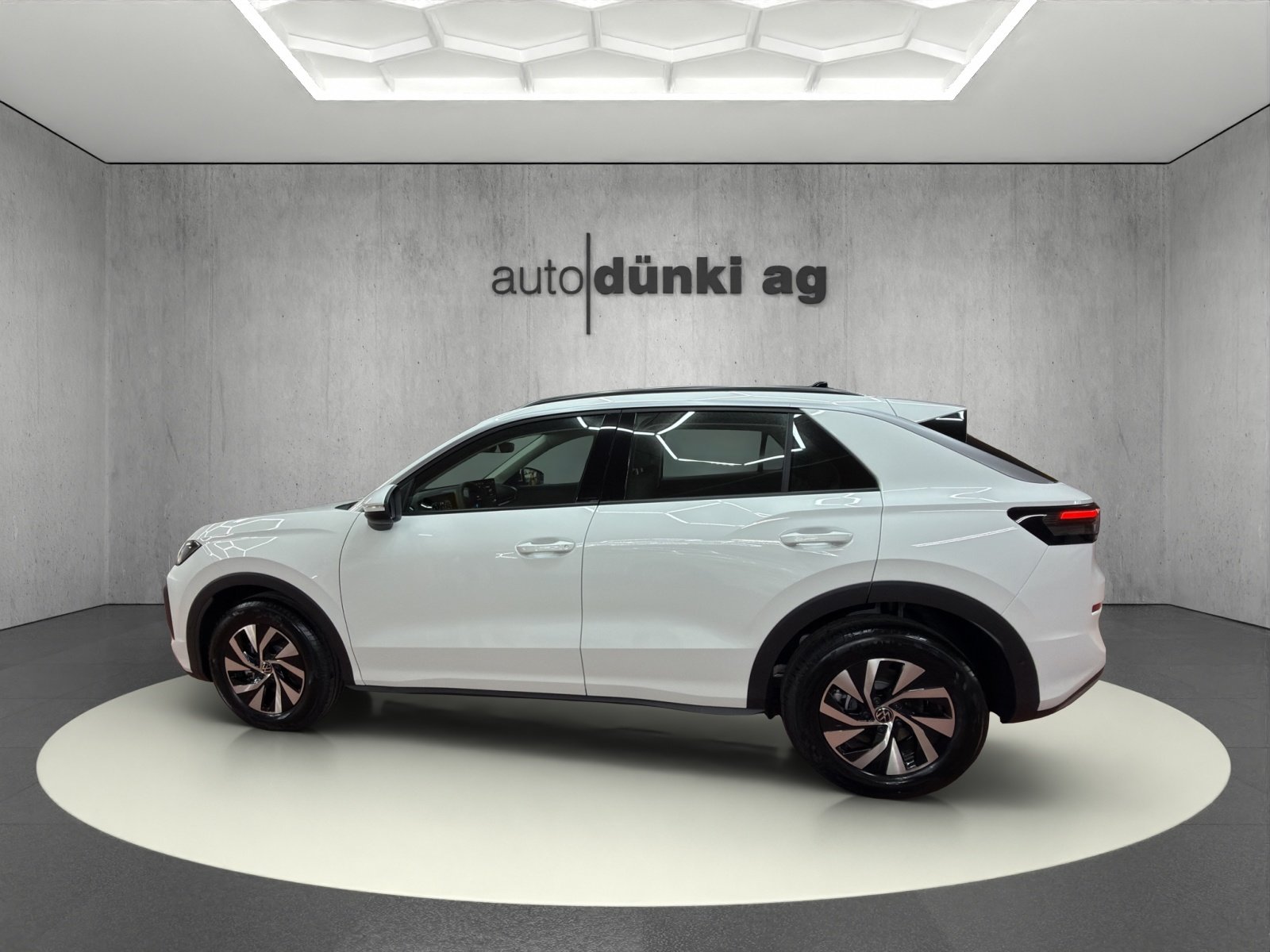 VW T-Roc 1.5 eTSI mHEV Life DSG, Mild-Hybrid Petrol/Electric, New car, Automatic - 2
