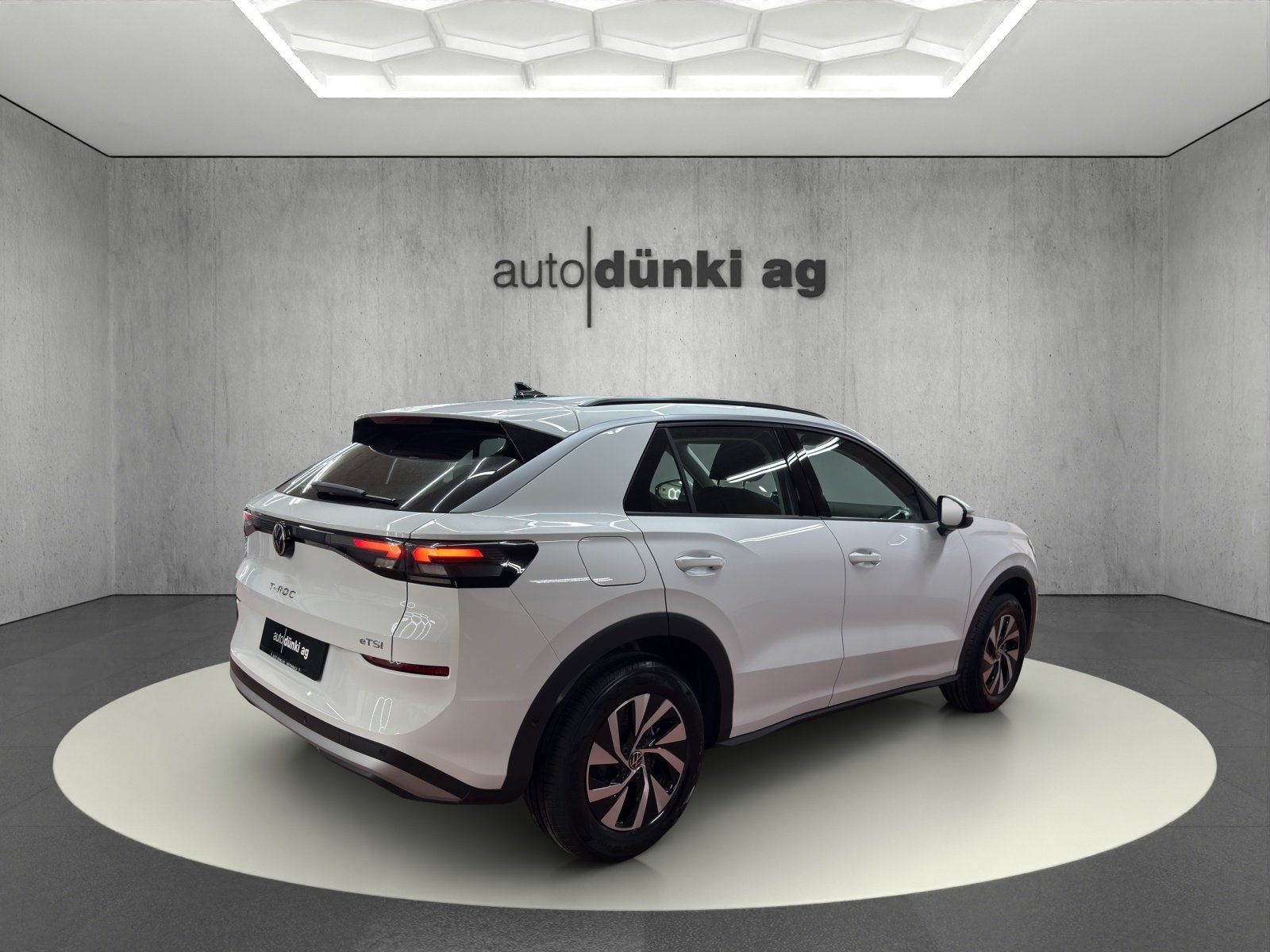 VW T-Roc 1.5 eTSI mHEV Life DSG, Mild-Hybrid Petrol/Electric, New car, Automatic - 4