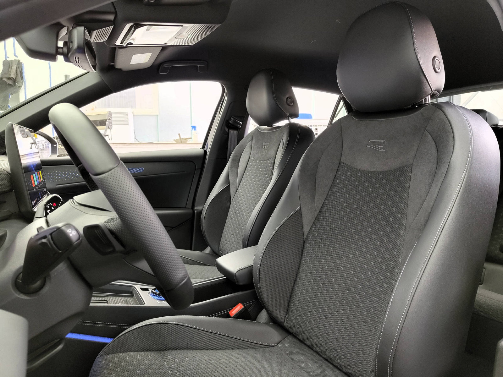 VW T-Roc 1.5 eTSI R-Line DSG, Mild-Hybrid Petrol/Electric, New car, Automatic - 6