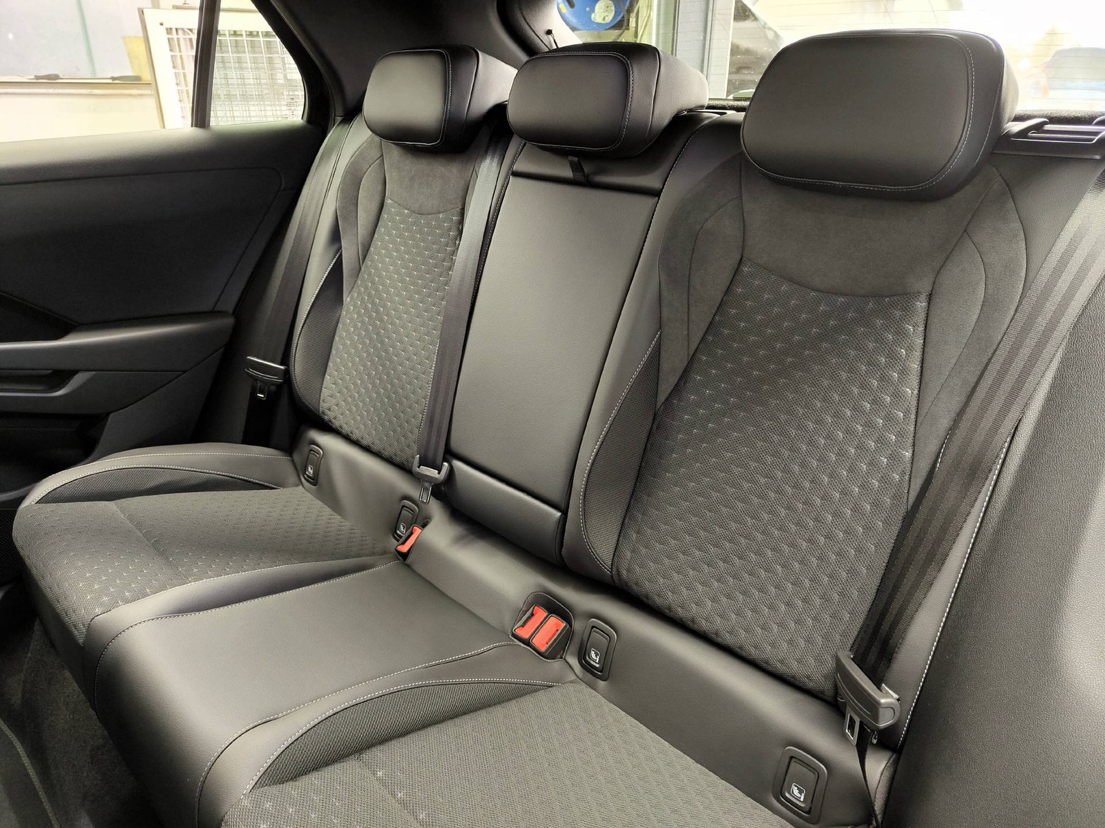 VW T-Roc 1.5 eTSI R-Line DSG, Mild-Hybrid Petrol/Electric, New car, Automatic - 7