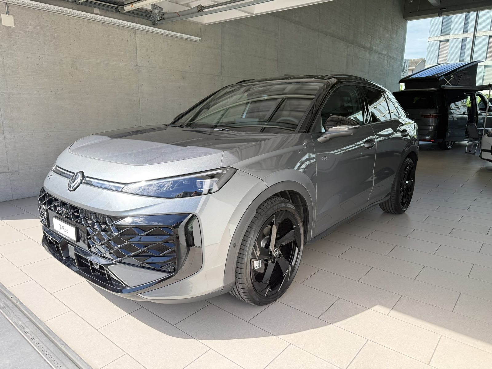VW T-Roc NF R-Line, Petrol, New car, Automatic - 3