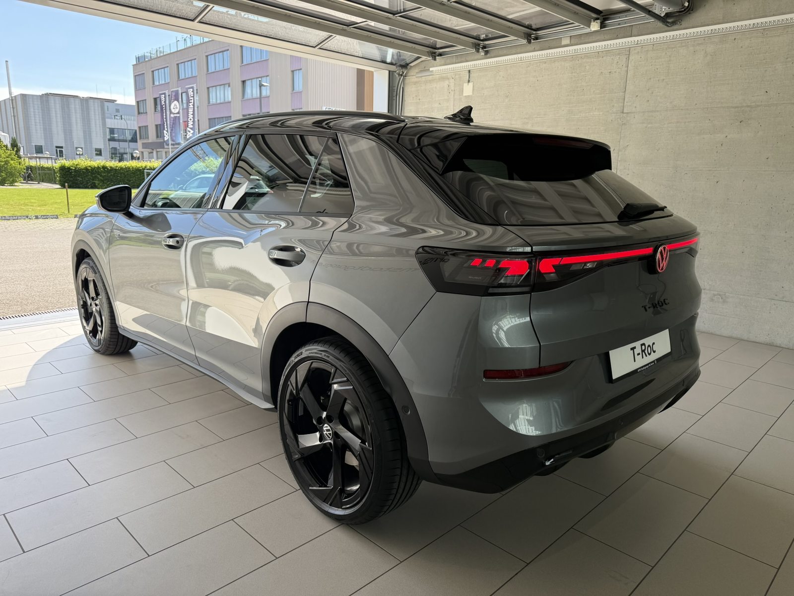 VW T-Roc NF R-Line, Petrol, New car, Automatic - 4