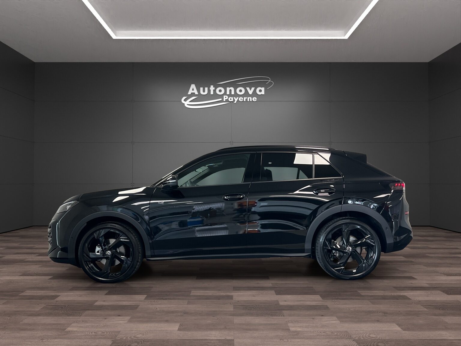 VW T-Roc NF R-Line, Petrol, New car, Automatic - 3