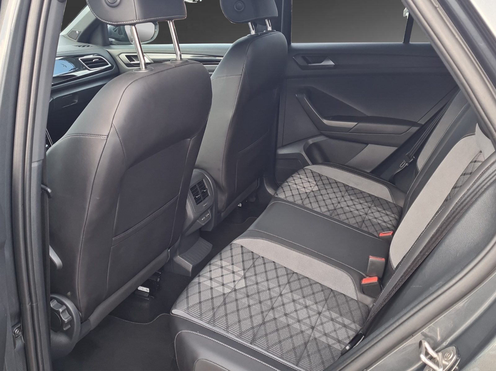 VW T-Roc R-Line, Essence, Occasion / Utilisé, Automatique - 7