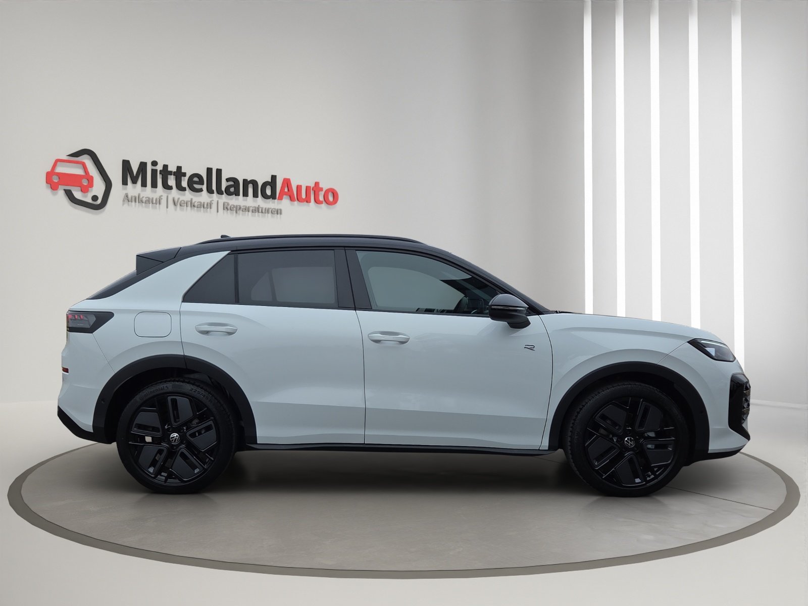 VW T-Roc 1.5 eTSI mHEV R-Line DSG, Petrol, Second hand / Used, Automatic - 4