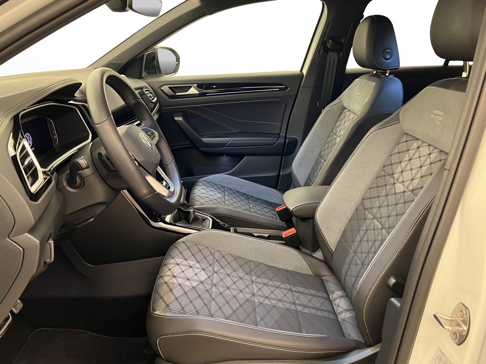VW T-Roc 1.5 TSI R-Line DSG, Benzin, Occasion / Gebraucht, Automatik - 4