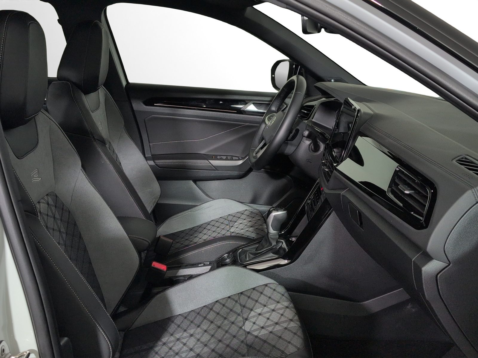 VW T-Roc R-Line, Benzin, Occasion / Gebraucht, Automatik - 7