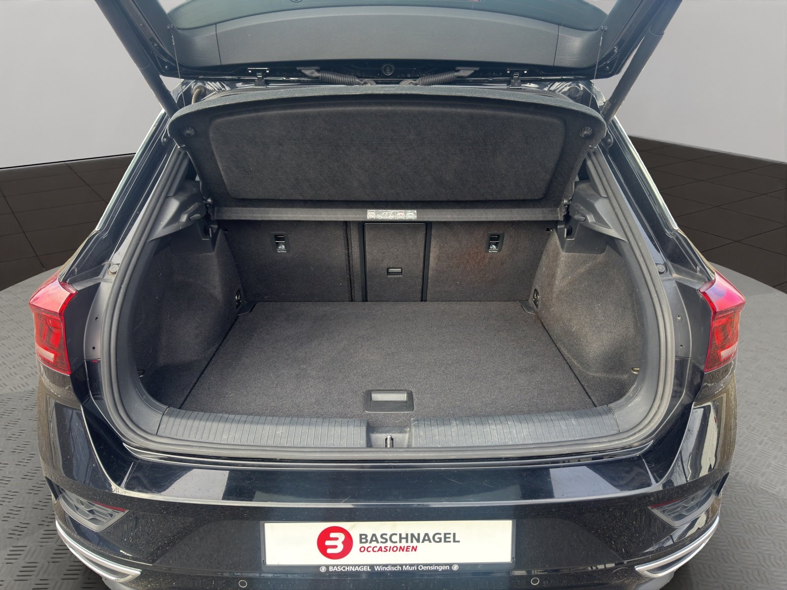VW T-Roc 2.0 TSI Sport DSG 4Motion, Benzin, Occasion / Gebraucht, Automatik - 6