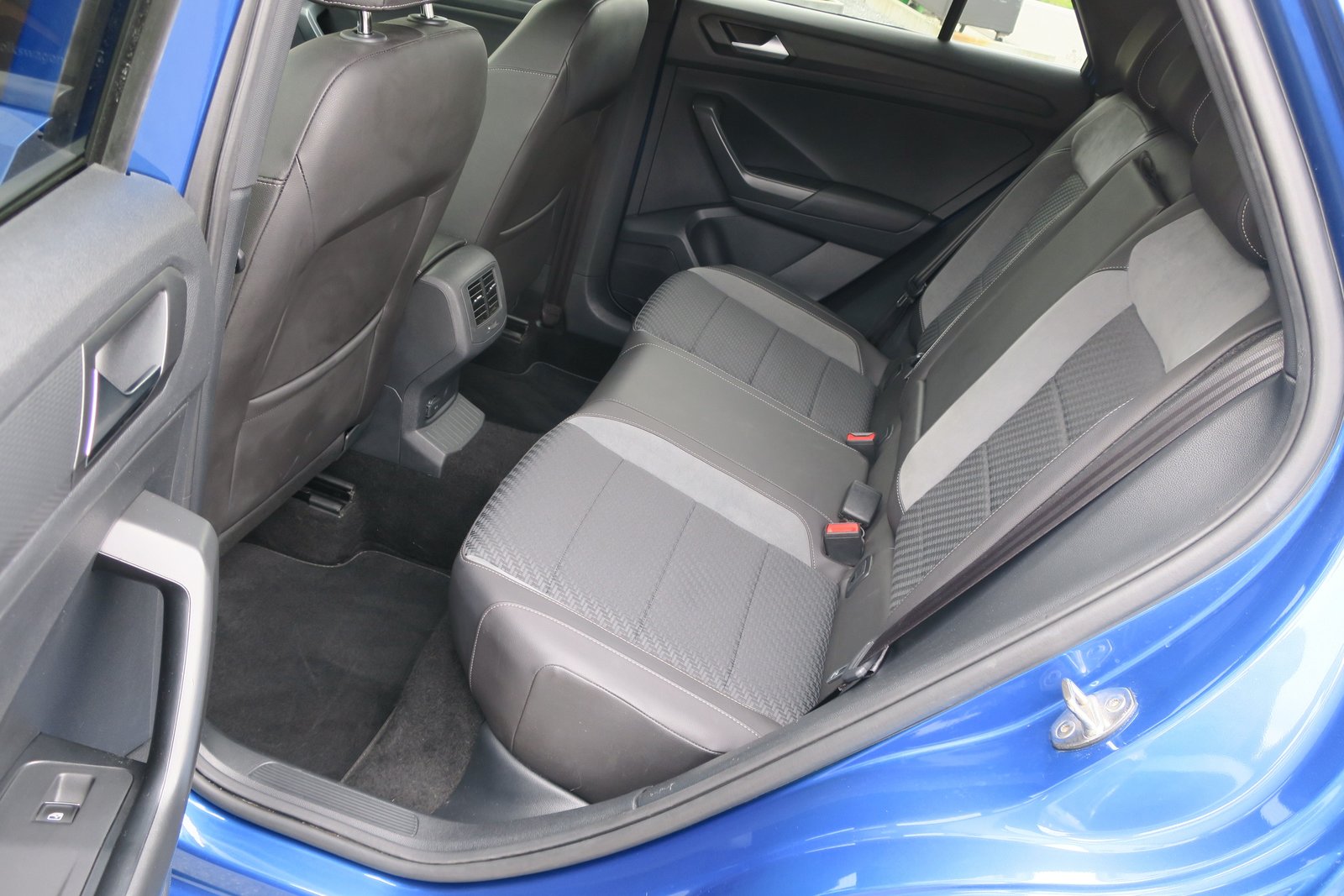 VW T-Roc 1.5 TSI EVO Sport DSG R-Line, Benzin, Occasion / Gebraucht, Automatik - 7