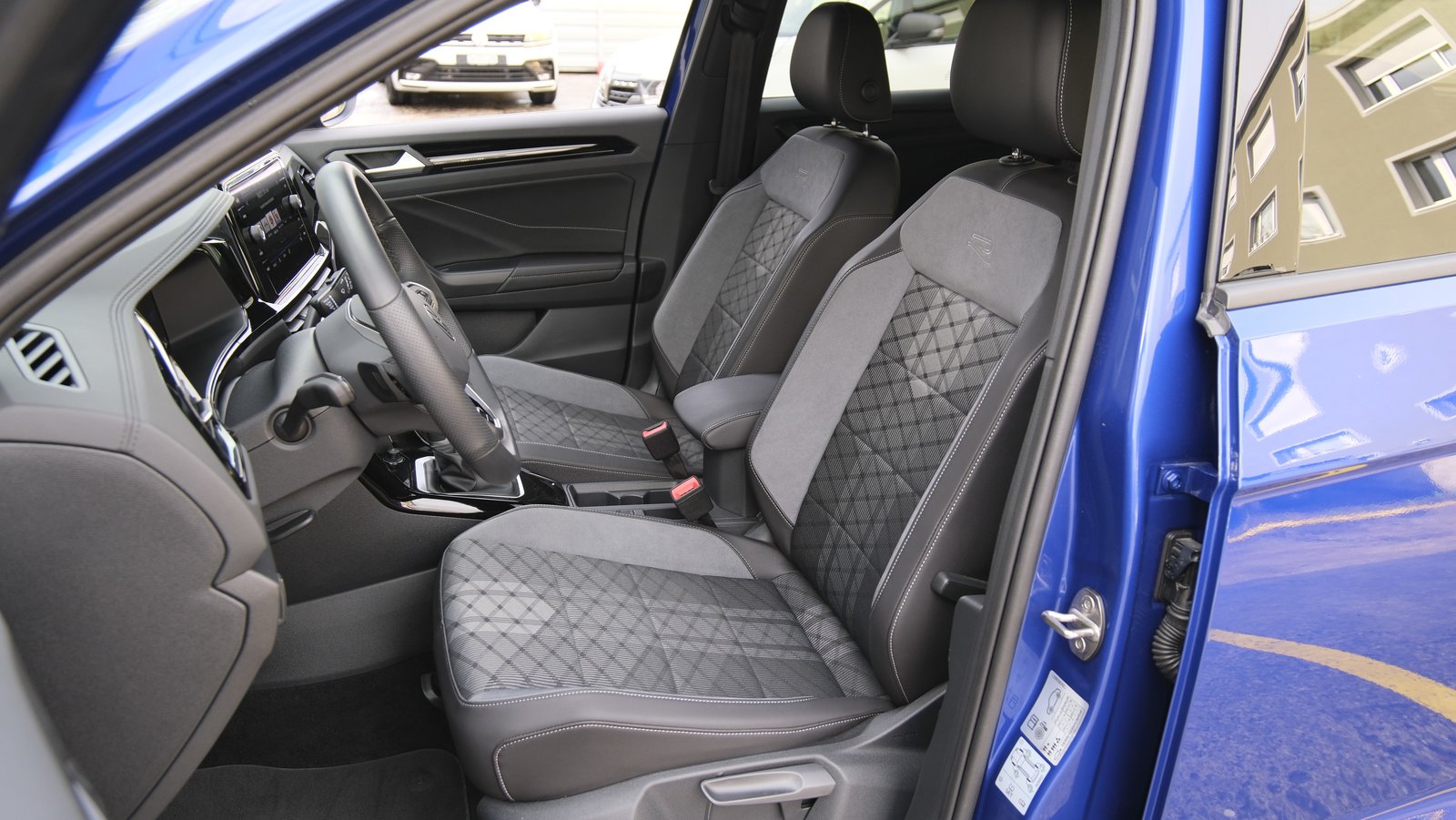 VW T-Roc 1.5 TSI EVO R-Line DSG, Petrol, Second hand / Used, Automatic - 4