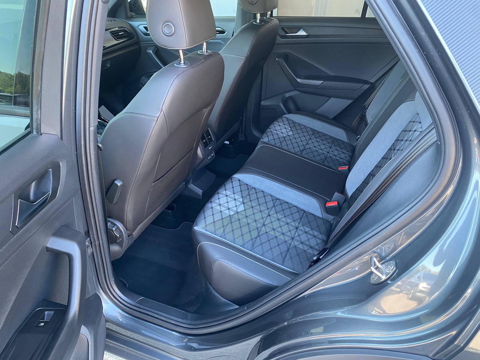 VW T-Roc 2.0 TSI 190PS R-Line Black-Style DSG 4Motion Top-Au, Petrol, Second hand / Used, Automatic - 7