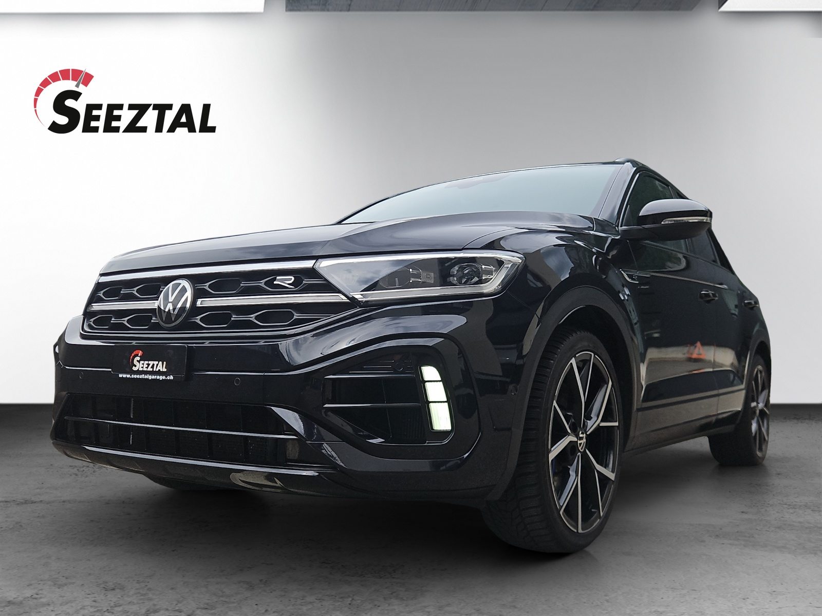 VW T-Roc R, Petrol, Second hand / Used, Automatic - 2