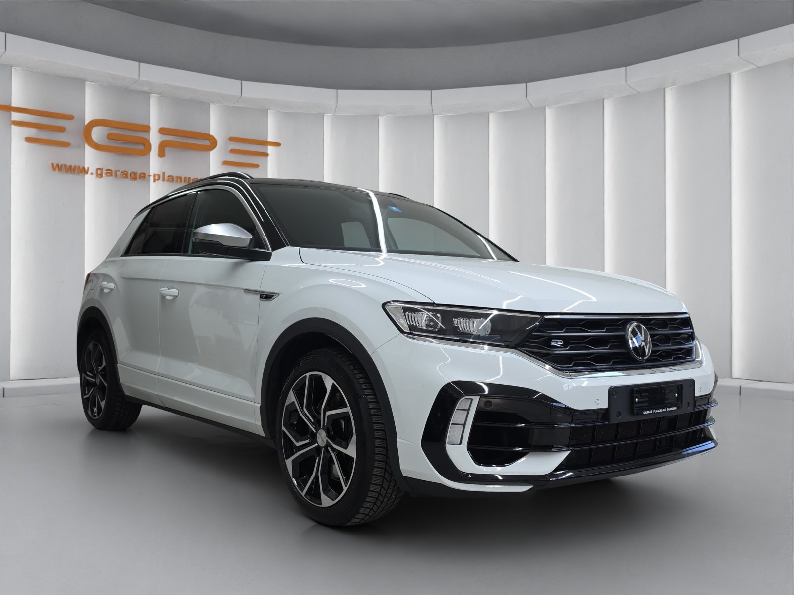 VW T-Roc 2.0 TSI R DSG 4motion, Petrol, Second hand / Used, Automatic - 2