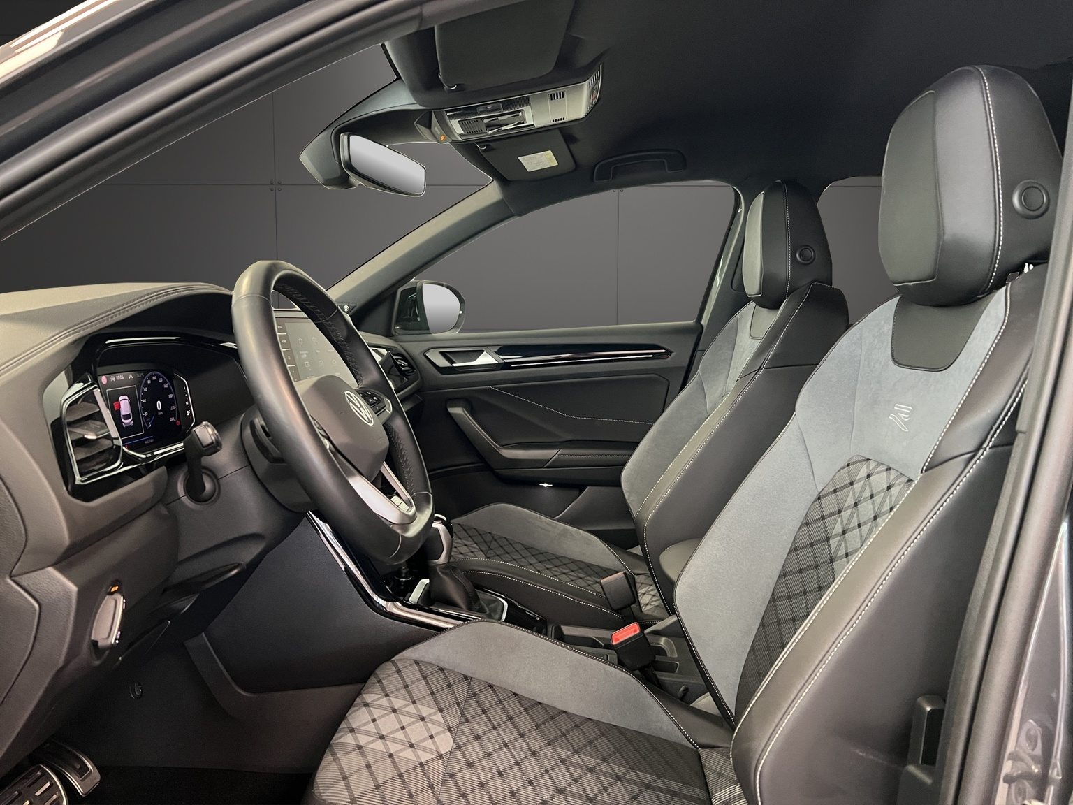 VW T-Roc R-Line, Petrol, Second hand / Used, Automatic - 6