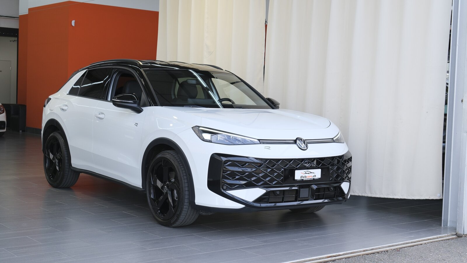 VW T-Roc 1.5 eTSI mHEV R-Line DSG Black Style, Mild-Hybrid Petrol/Electric, Second hand / Used, Automatic - 2