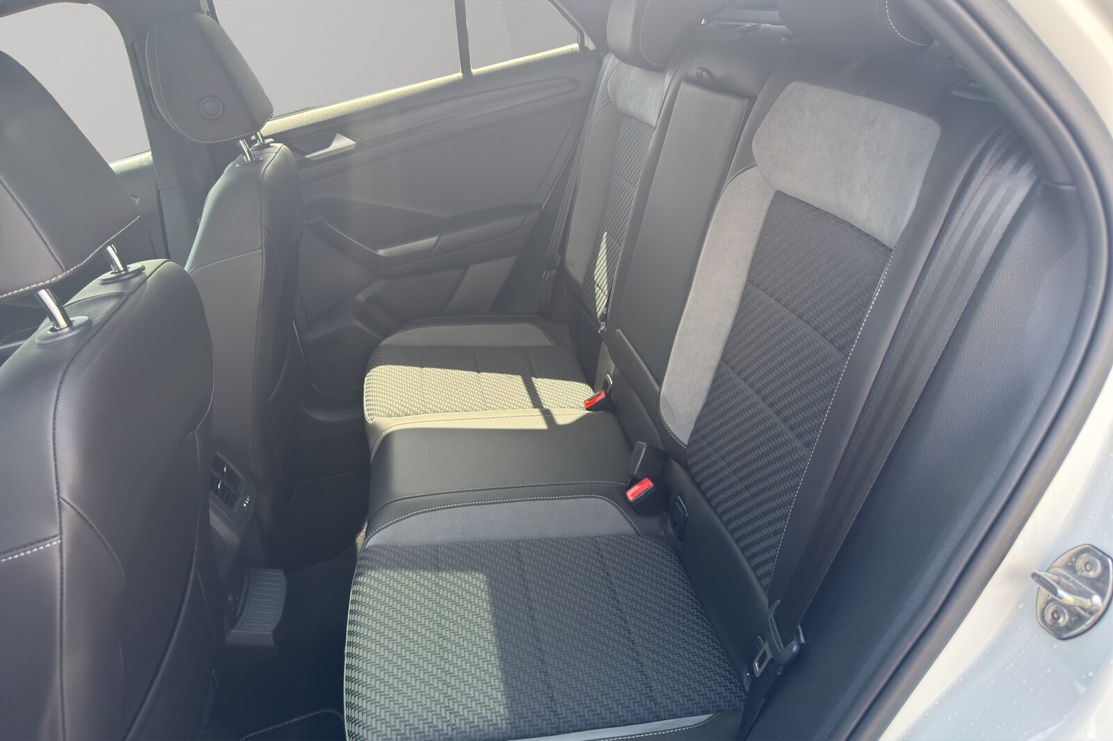 VW T-Roc Sport, Benzin, Occasion / Gebraucht, Automatik - 6