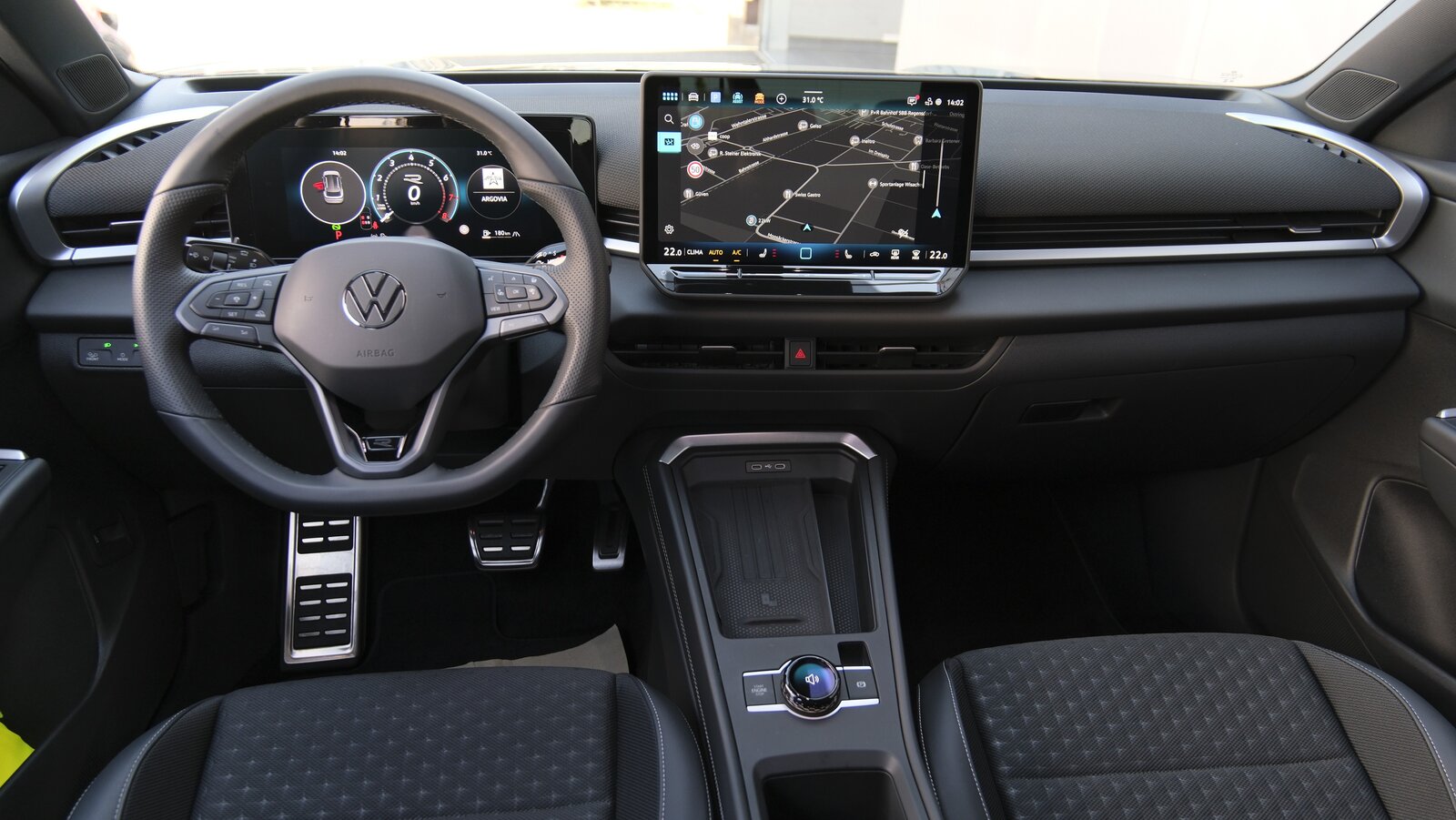 VW T-Roc 1.5 eTSI mHEV R-Line DSG Black Style, Mild-Hybrid Petrol/Electric, Second hand / Used, Automatic - 6