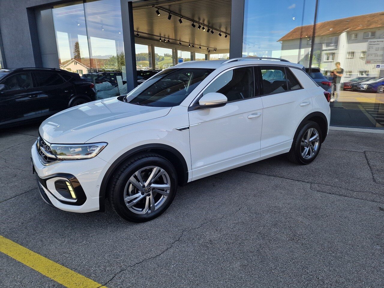 VW T-Roc R-Line, Petrol, Second hand / Used, Automatic - 2