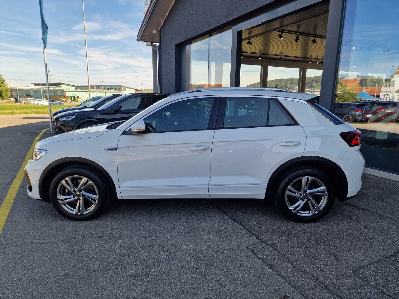 VW T-Roc R-Line, Petrol, Second hand / Used, Automatic - 3