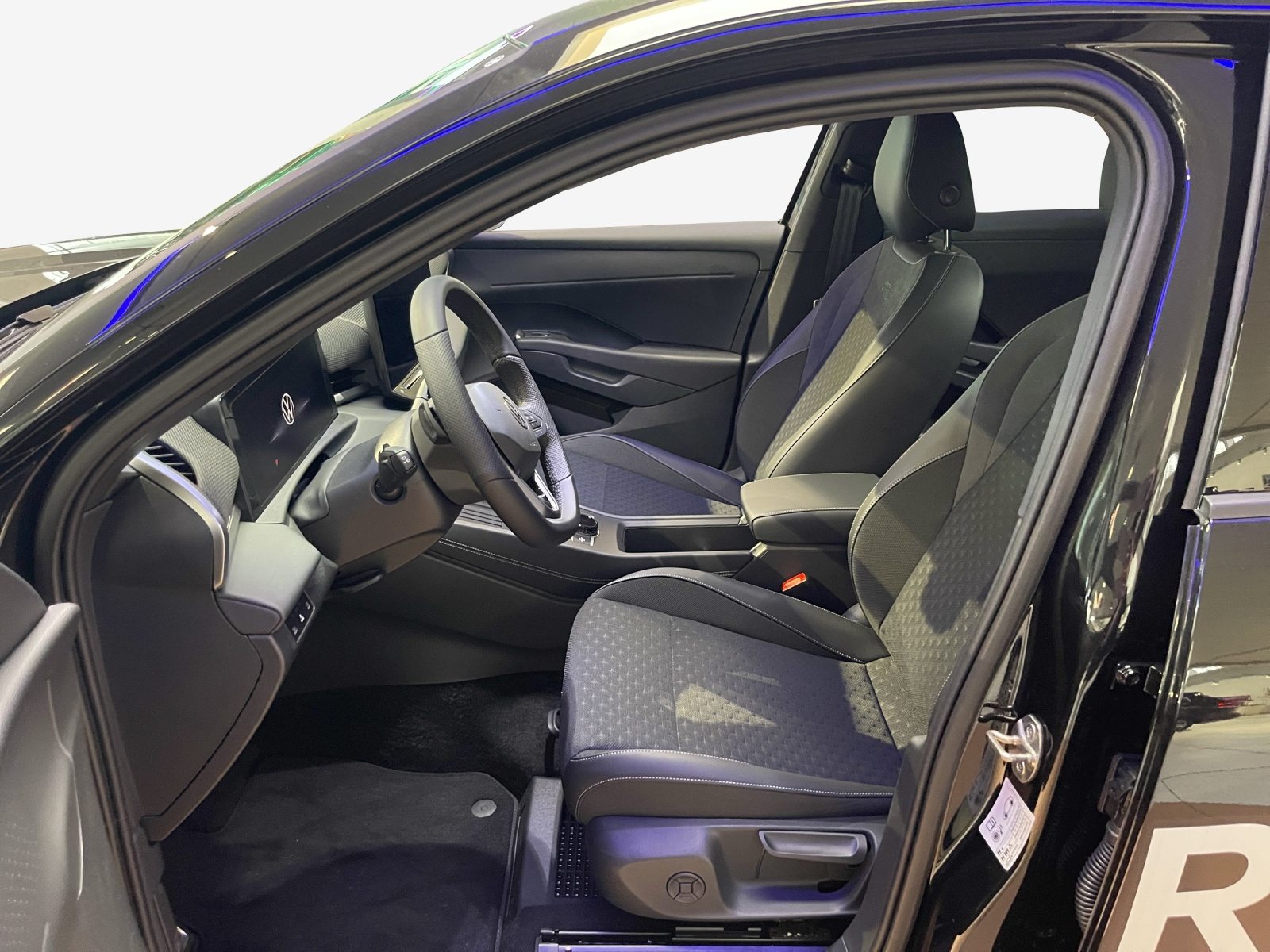 VW T-Roc NF R-Line, Benzin, Vorführwagen, Automatik - 2