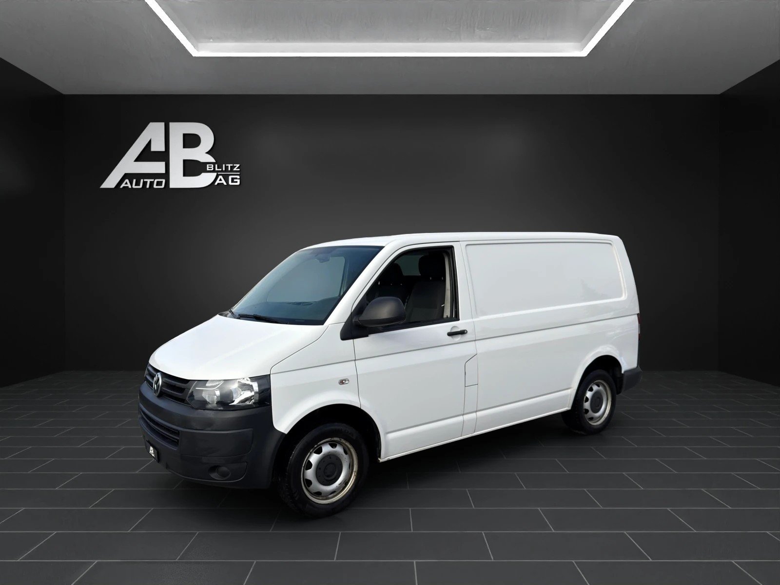 VW T5 2.0 TDI DSG, Diesel, Second hand / Used, Automatic - 2