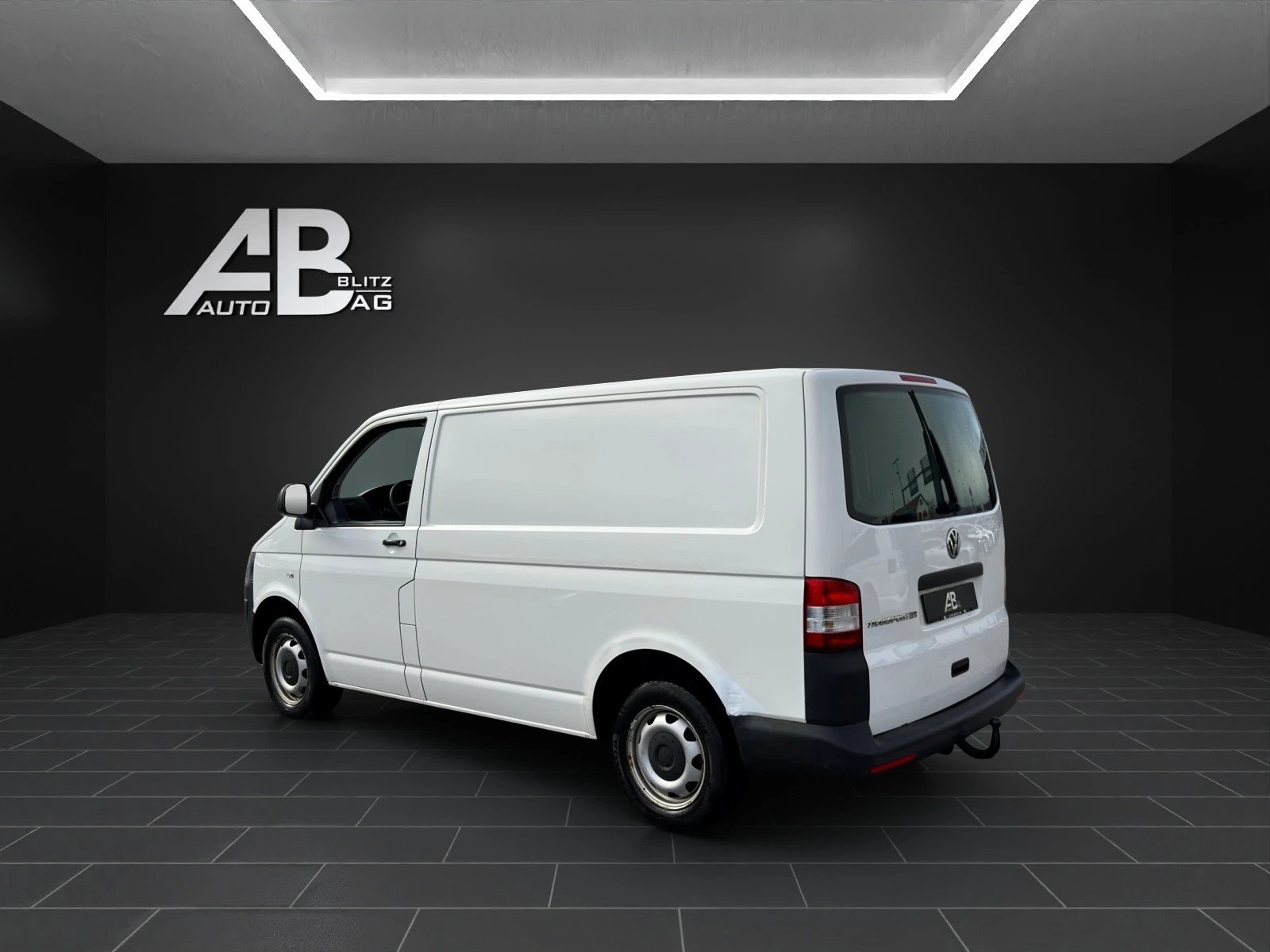 VW T5 2.0 TDI DSG, Diesel, Second hand / Used, Automatic - 3