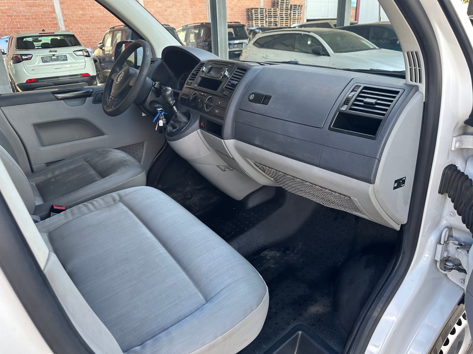 VW T5 2.0 TDI, Diesel, Second hand / Used, Manual - 4