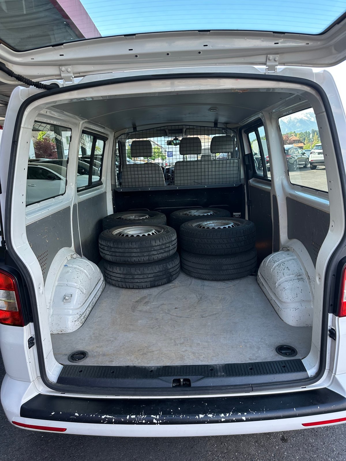 VW T5 2.0 TDI, Diesel, Second hand / Used, Manual - 7
