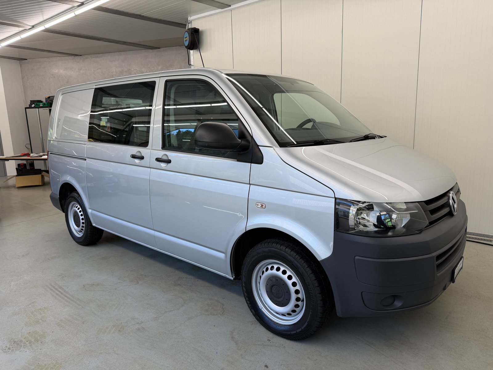 VW T5 2.0 TDI Transporter, Diesel, Second hand / Used, Manual - 2