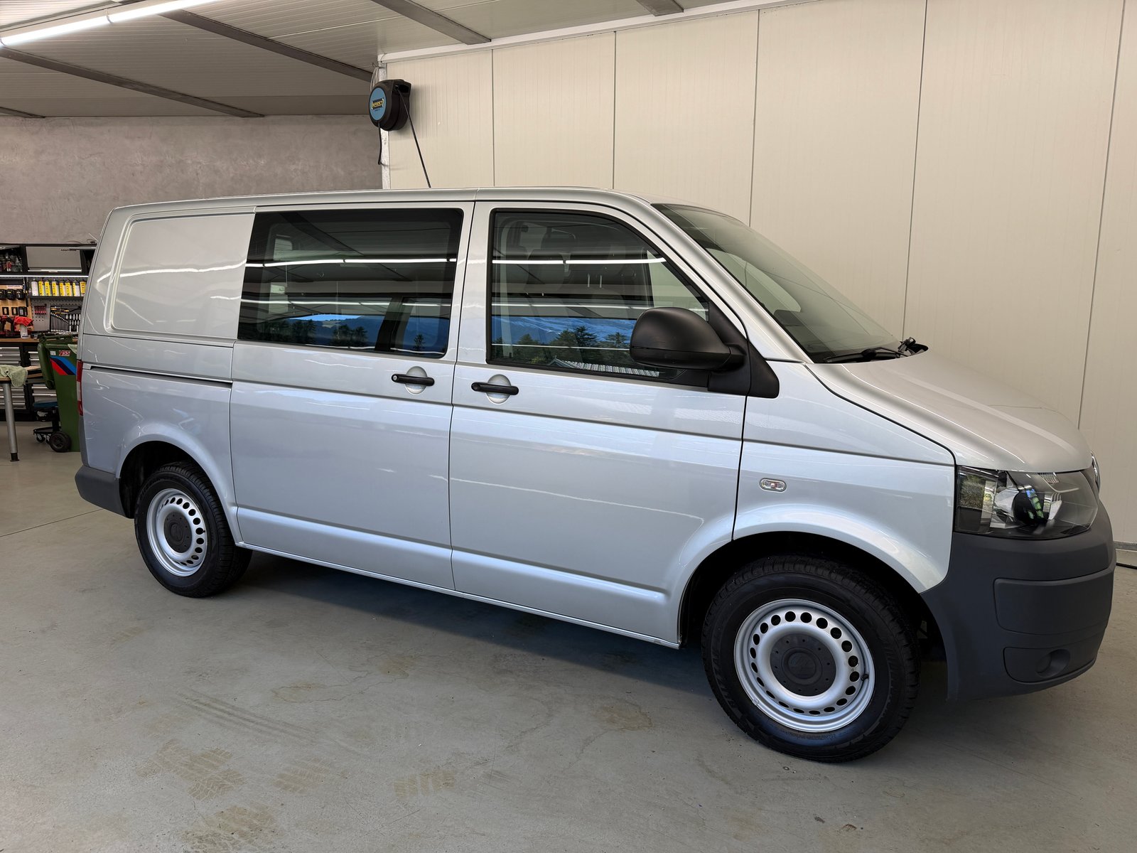 VW T5 2.0 TDI Transporter, Diesel, Second hand / Used, Manual - 3