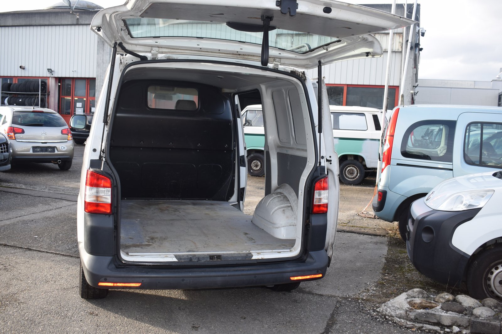 VW T5 2.0 TDI, Diesel, Second hand / Used, Manual - 6