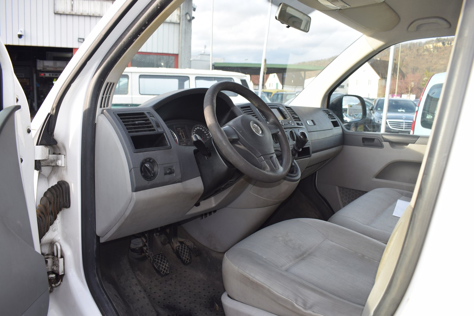 VW T5 2.0 TDI, Diesel, Second hand / Used, Manual - 7