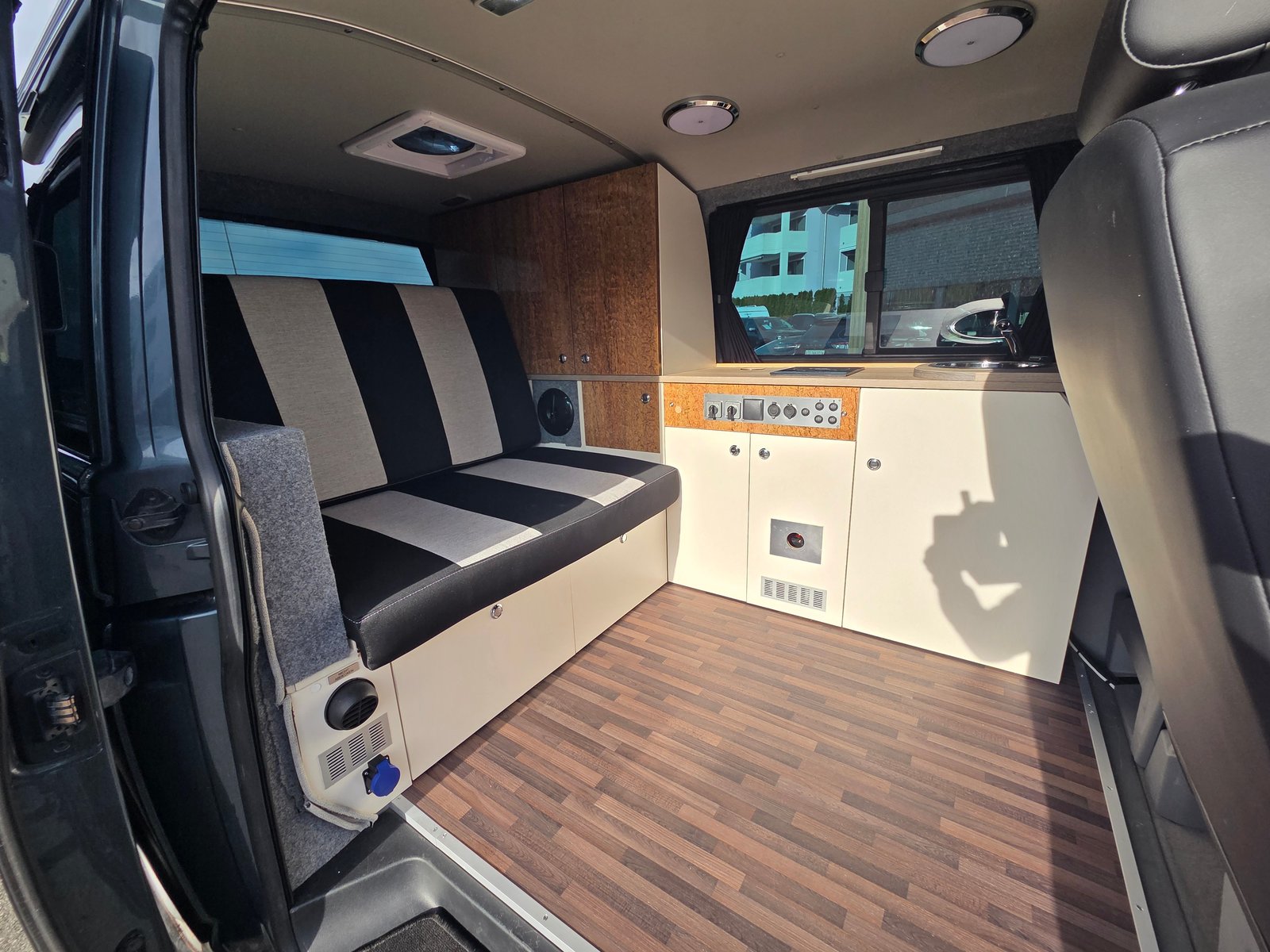 VW T5, Diesel, Second hand / Used, Automatic - 7