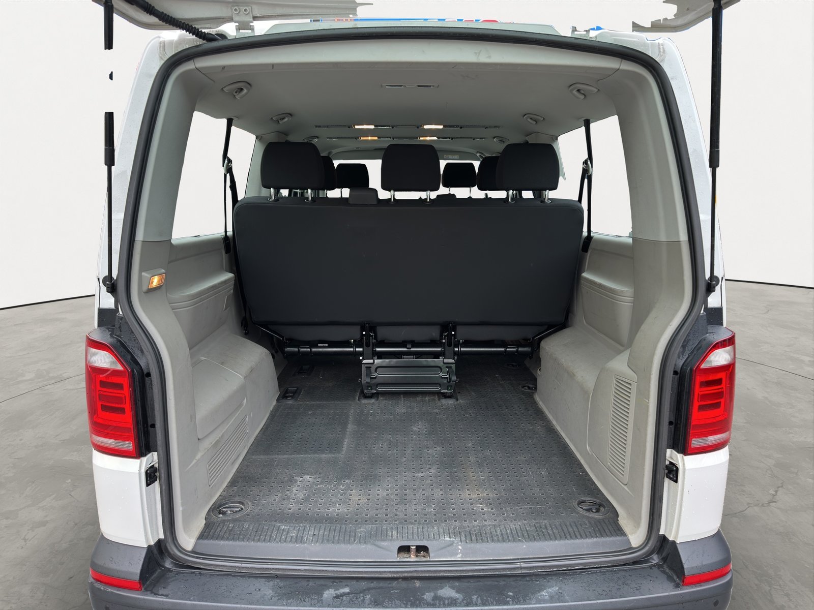 VW T6.1 Caravelle 2.0 TDI Comfortline 4Motion LWB, Diesel, Second hand / Used, Manual - 5