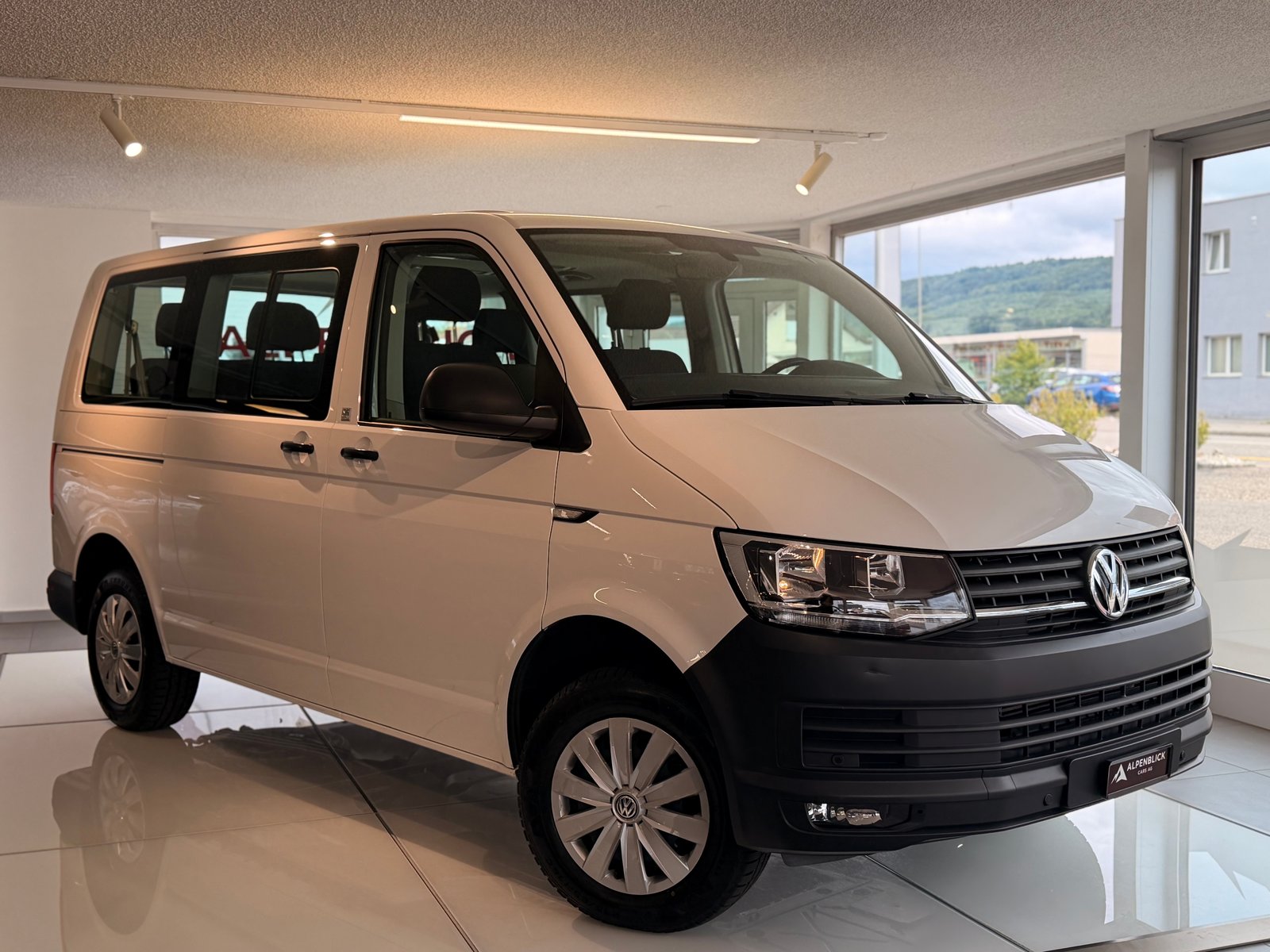 VW T6 Caravelle 2.0 TSI Trendline Liberty, Petrol, Second hand / Used, Manual - 2