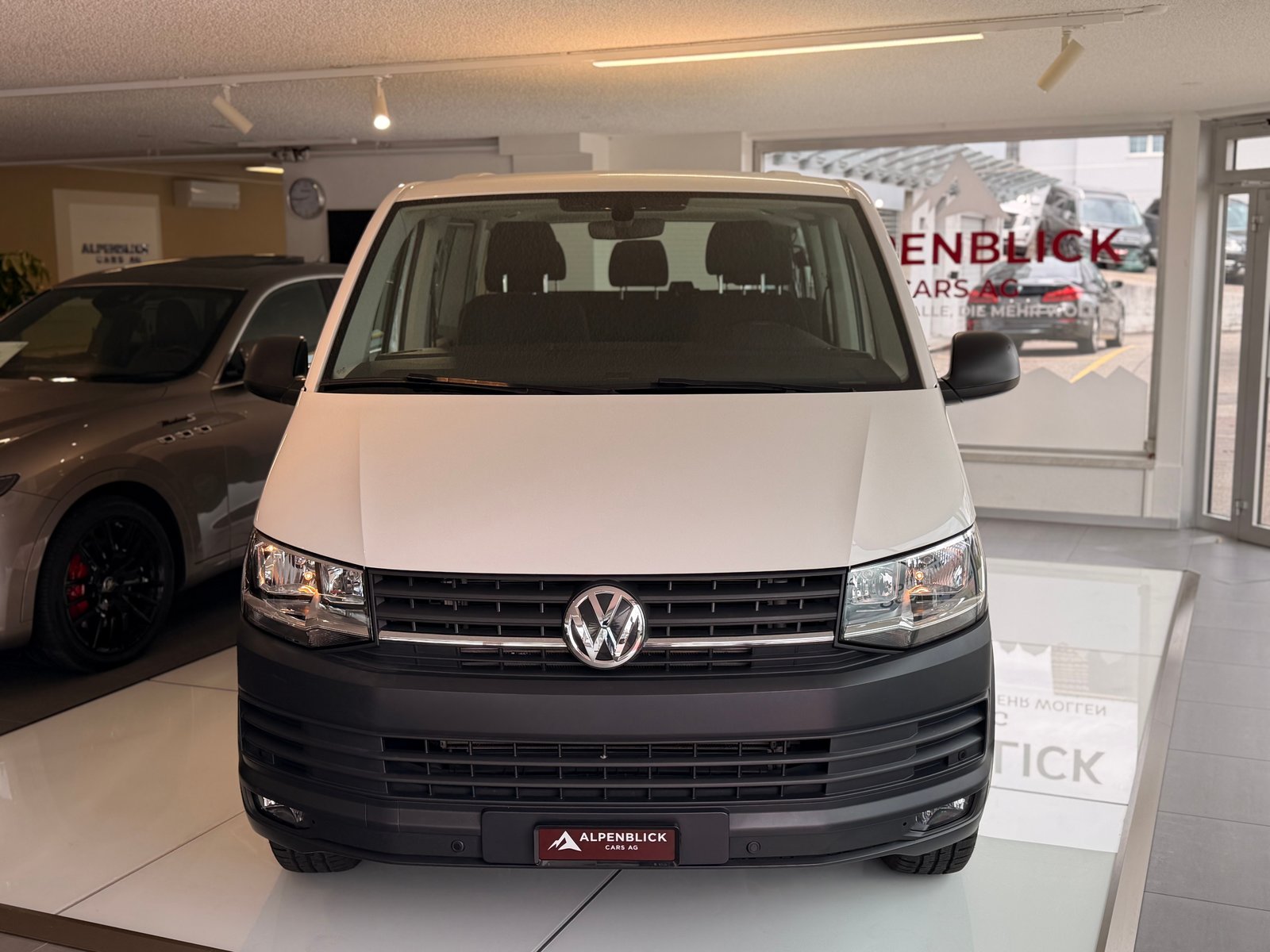 VW T6 Caravelle 2.0 TSI Trendline Liberty, Petrol, Second hand / Used, Manual - 3