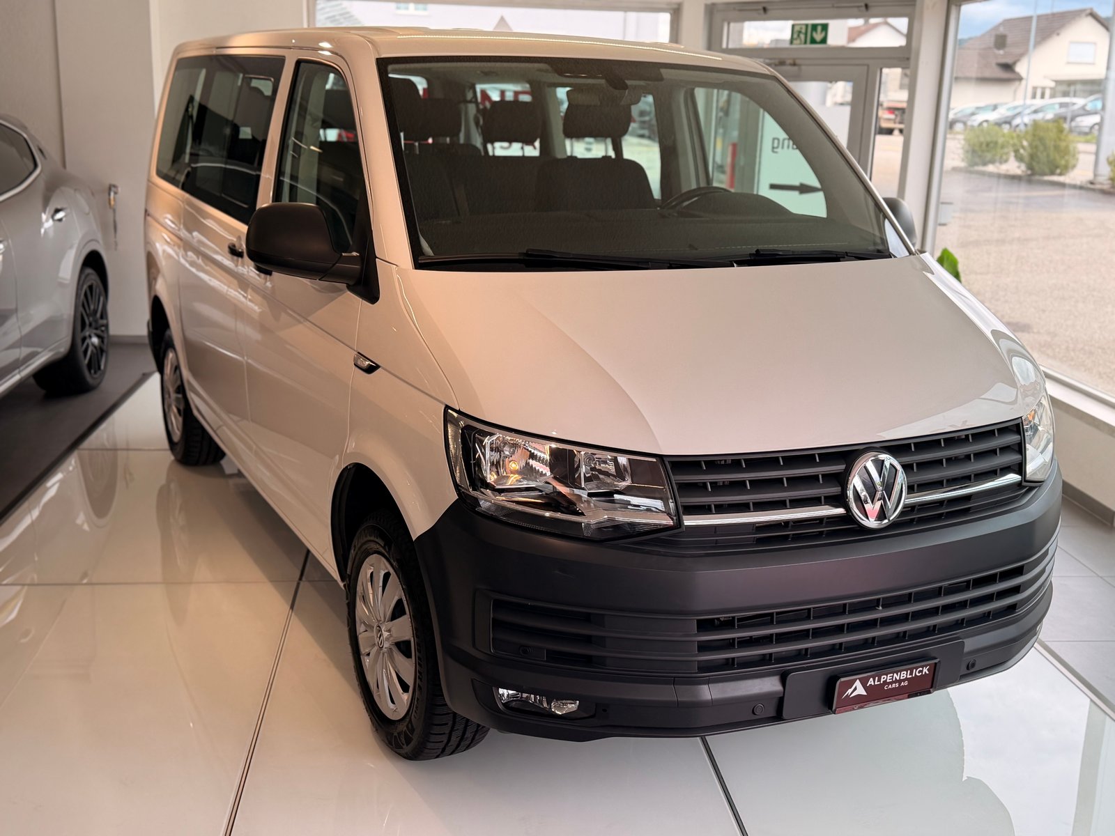 VW T6 Caravelle 2.0 TSI Trendline Liberty, Petrol, Second hand / Used, Manual - 4